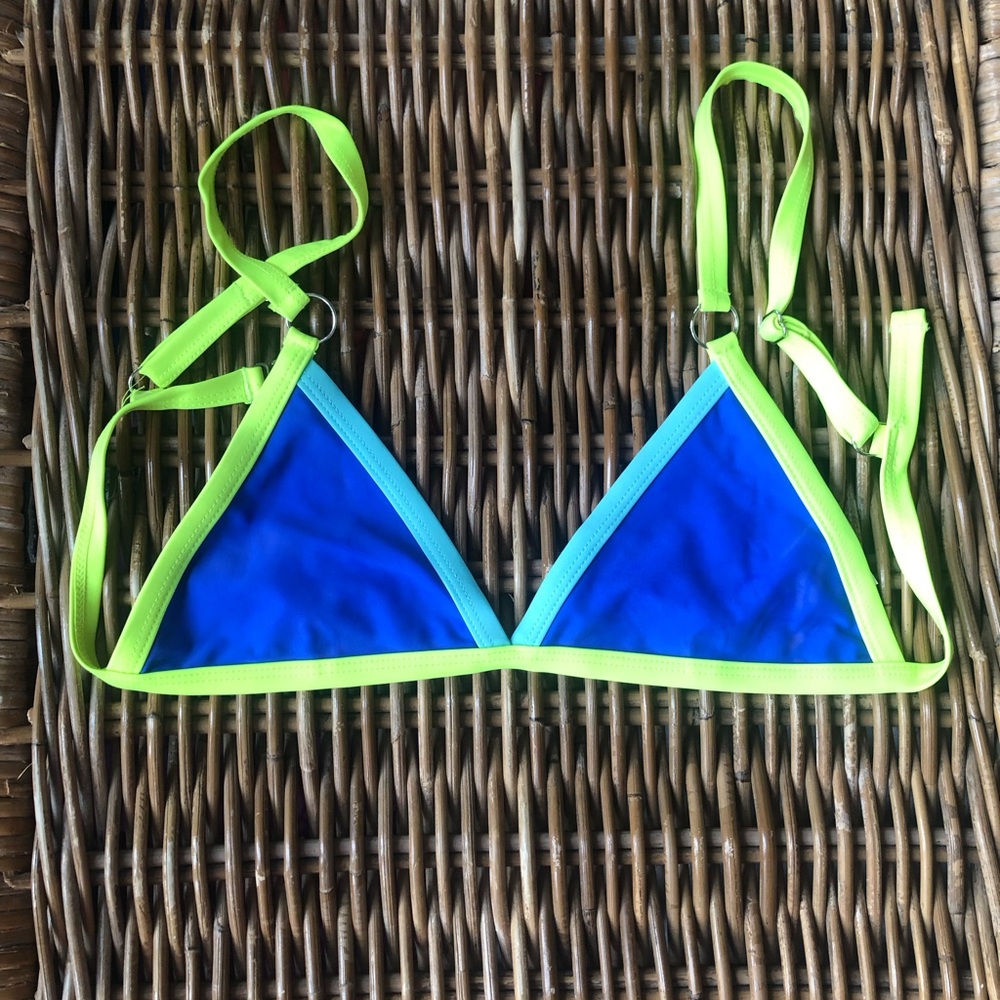 WOMENS CLEAVAGE BIKINI TOP 🐠